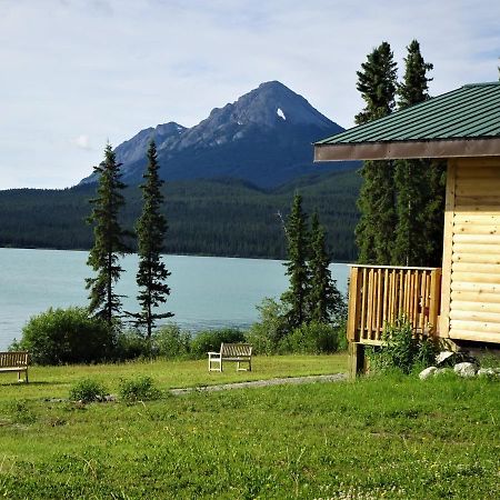 Southern Lakes Resort Tagish Екстериор снимка