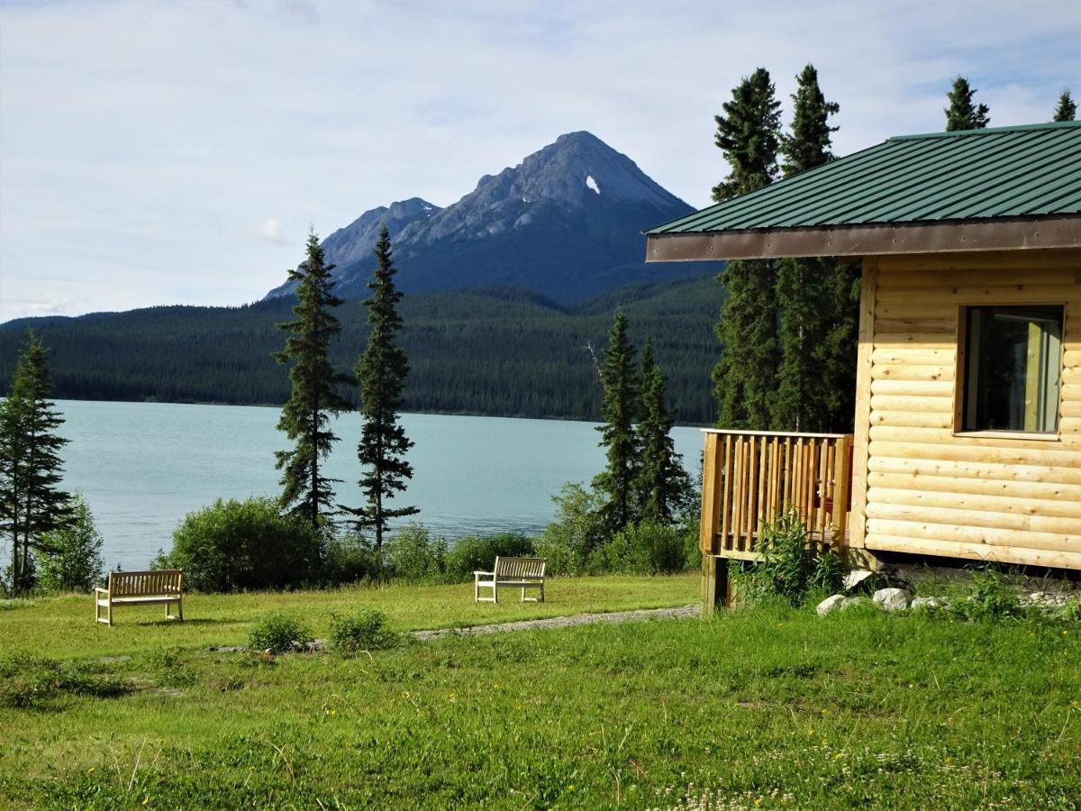 Southern Lakes Resort Tagish Екстериор снимка