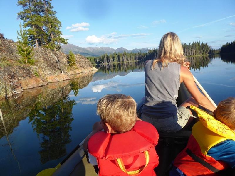 Southern Lakes Resort Tagish Екстериор снимка