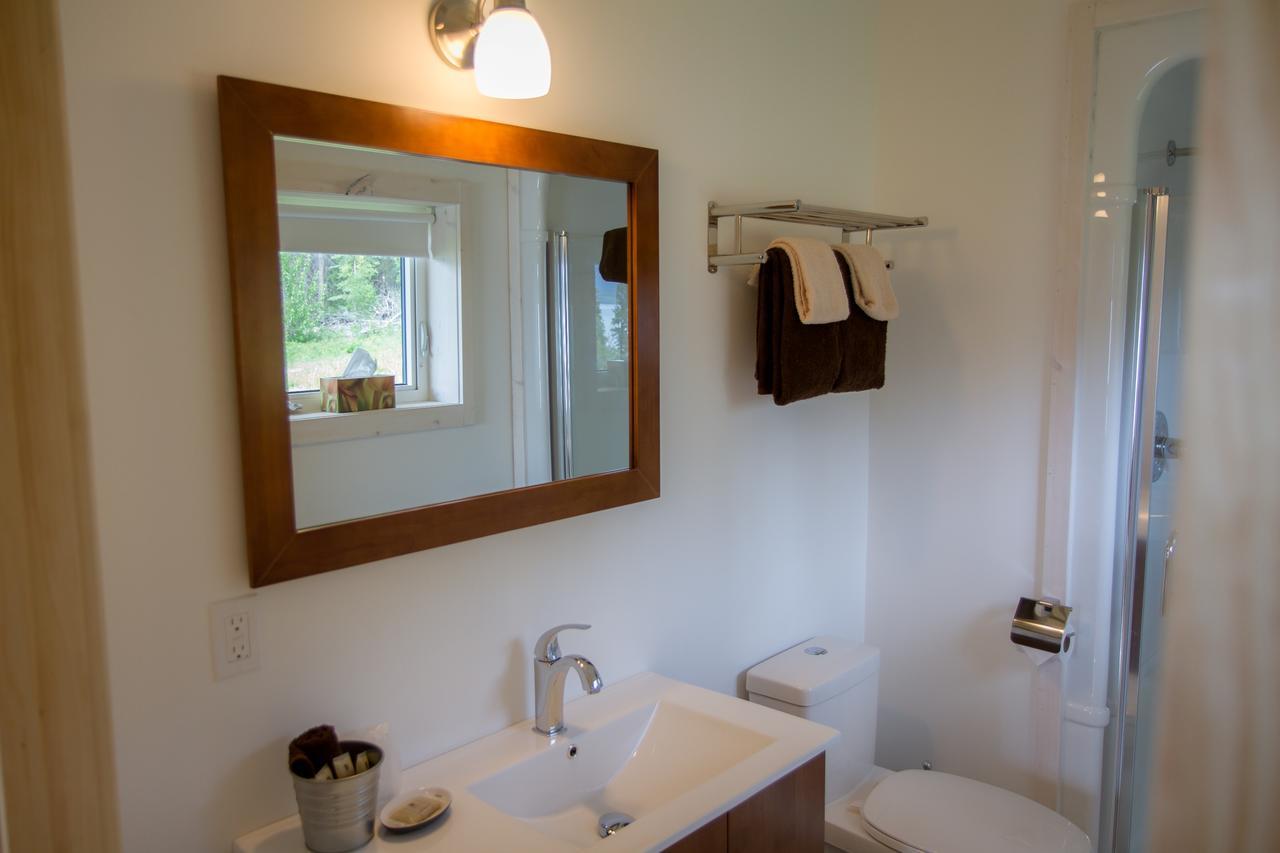 Southern Lakes Resort Tagish Екстериор снимка