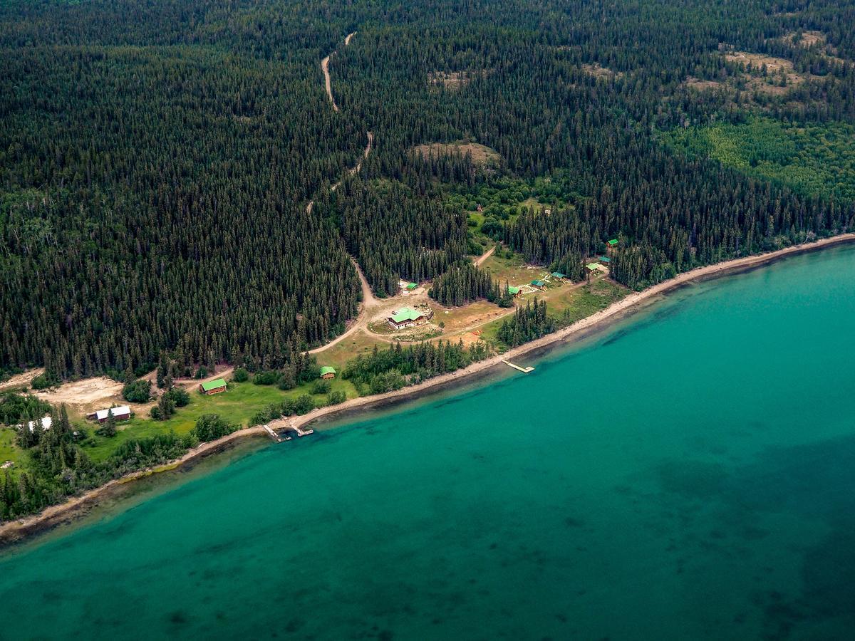 Southern Lakes Resort Tagish Екстериор снимка