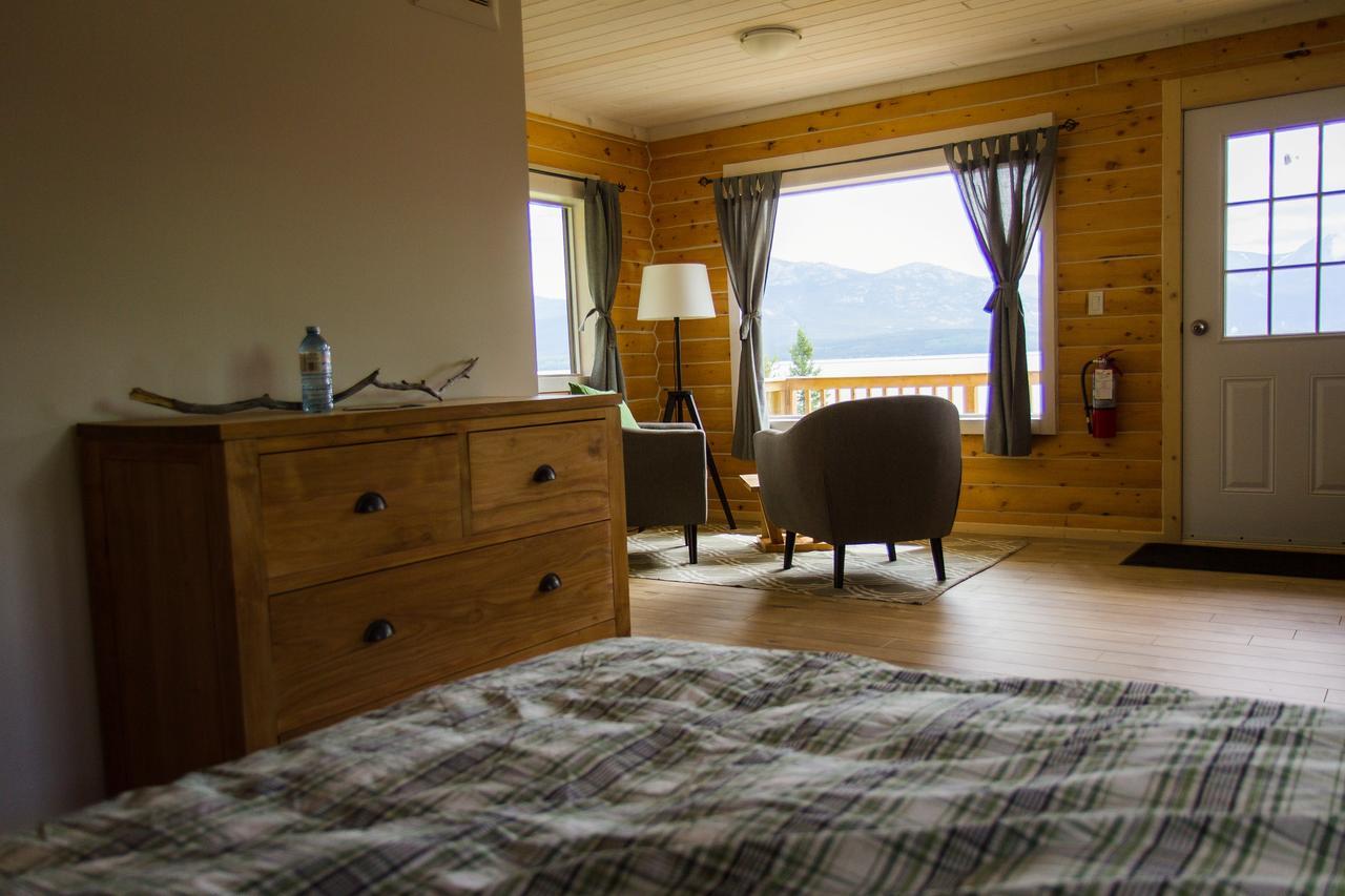 Southern Lakes Resort Tagish Екстериор снимка