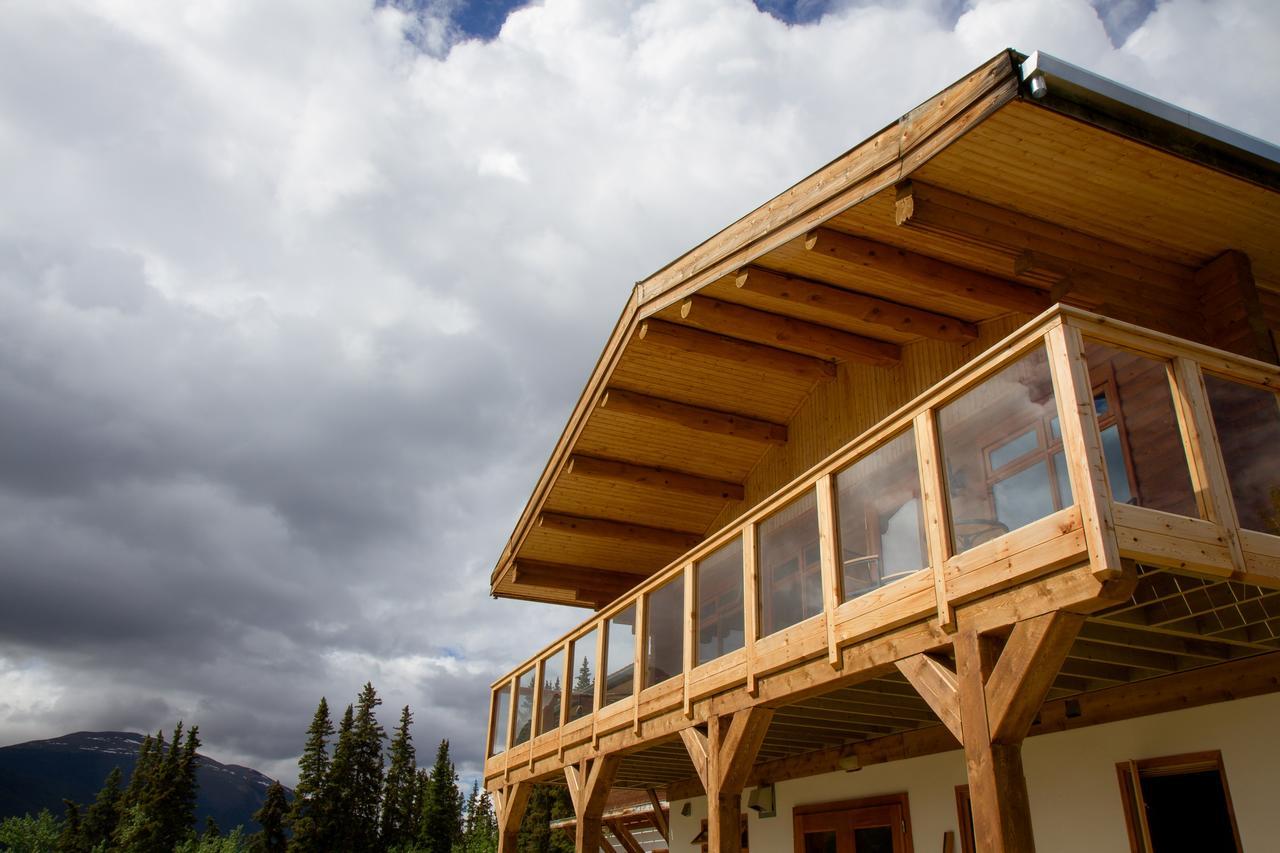 Southern Lakes Resort Tagish Екстериор снимка