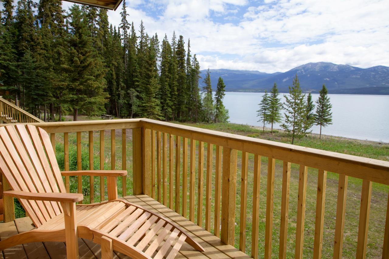 Southern Lakes Resort Tagish Екстериор снимка