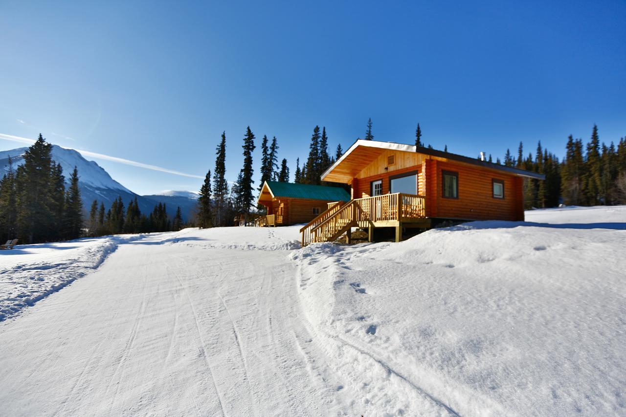 Southern Lakes Resort Tagish Екстериор снимка
